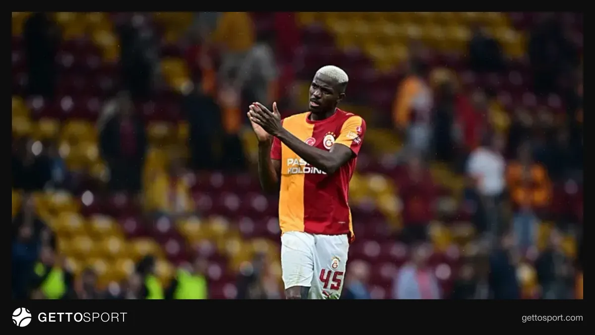 Victor Osimhen maçta gol sevincinde, forma numarası görünür