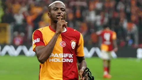 Victor Osimhen Galatasaray formasını giyerken gol sevinci