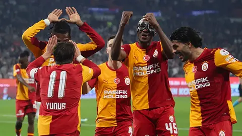 Victor Osimhen Galatasaray formasıyla gol sevinci