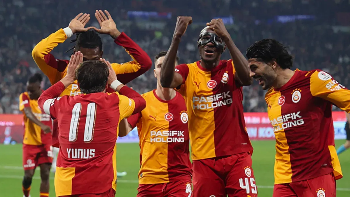 Victor Osimhen Galatasaray formasıyla gol sevinci