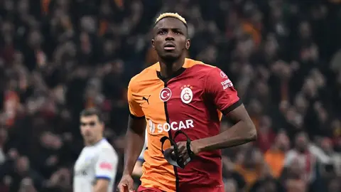 Marco Borriello röportaj verirken; Victor Osimhen maçta gol sevinci