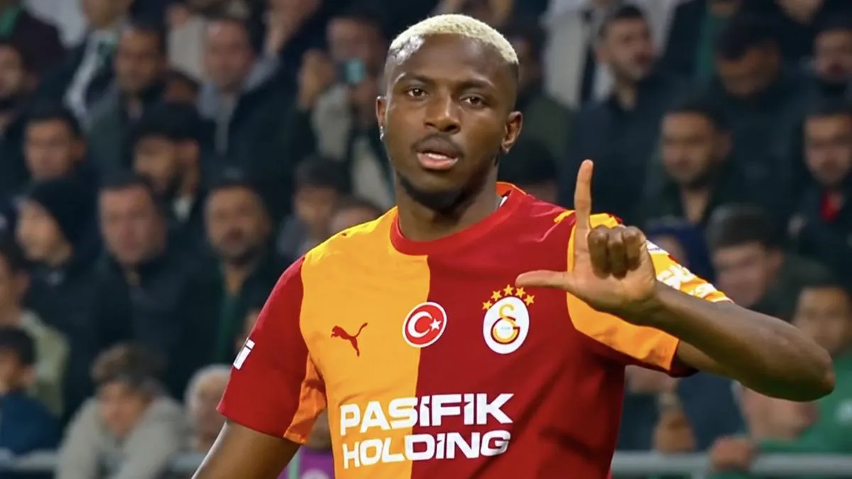 Victor Osimhen gol sevincini yeni doğan kızı Liora'ya armağan ediyor