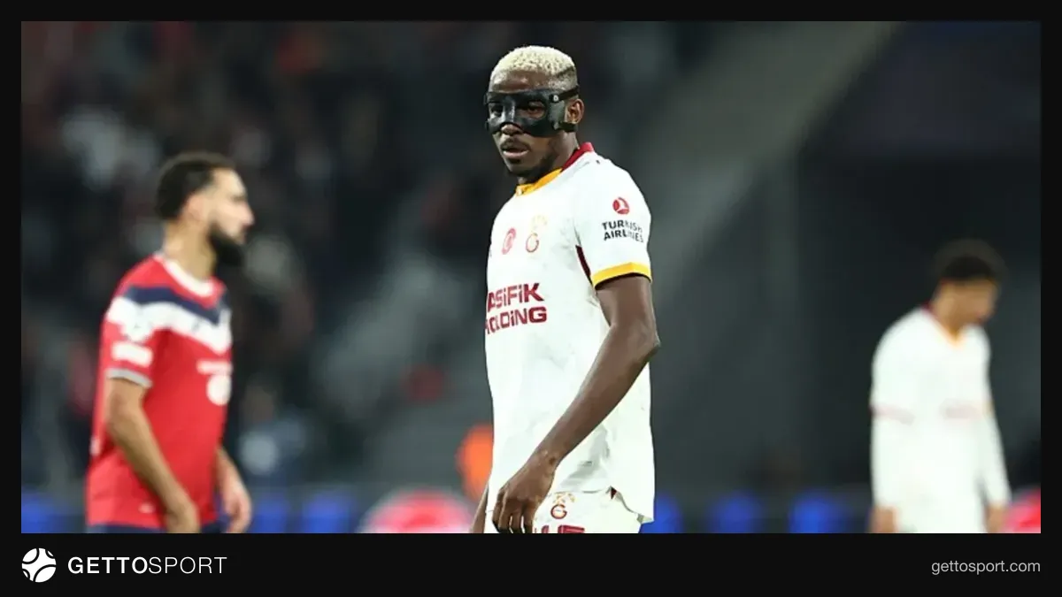 Victor Osimhen maç içinde şut çekerken, Galatasaray formasıyla