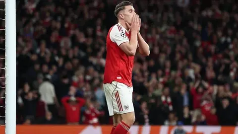 Viktor Dyokereş Arsenal formasında meydanda