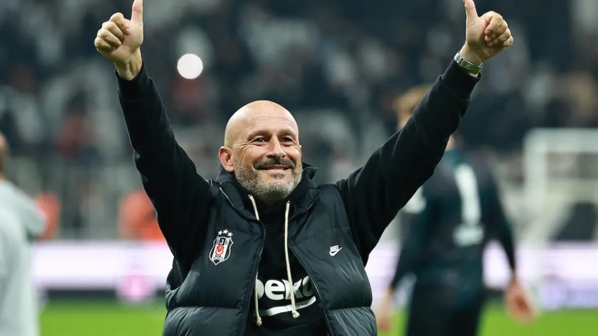 Vincenzo Italiano sahada taktik veren Beşiktaş teknik direktörü