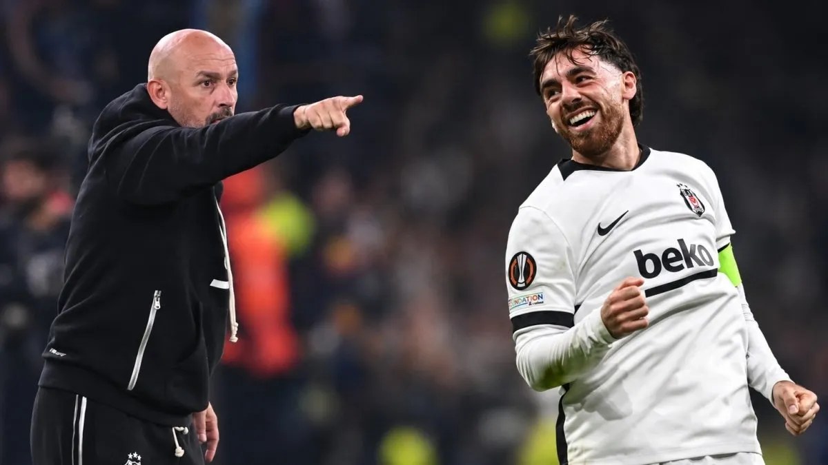 Vincenzo Italiano maçta takımını yönlendirirken