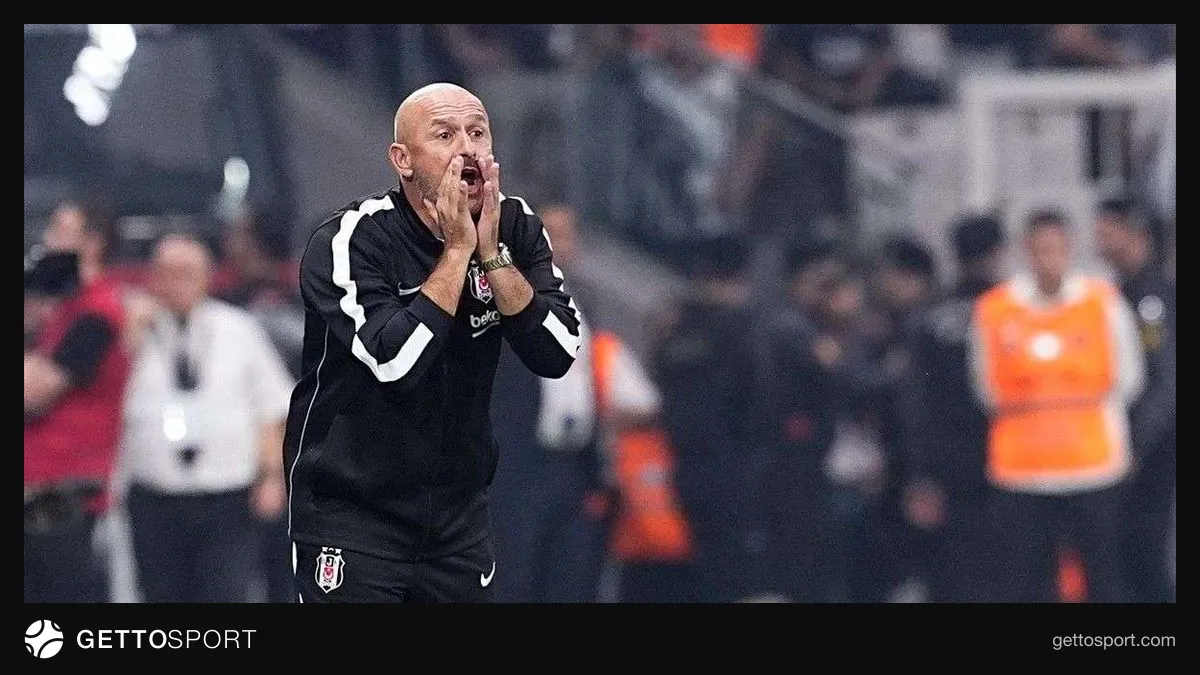 Vincenzo Italiano maç sonrası basın açıklaması yaparken