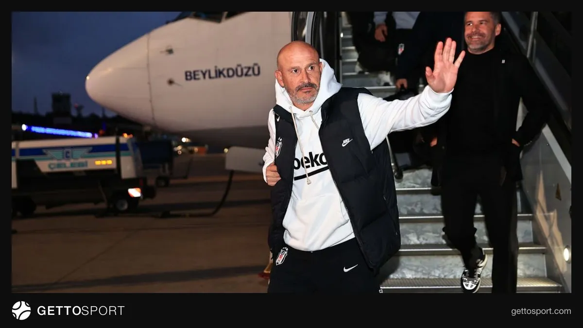 Vincenzo Italiano maçta kenarda düşünceli şekilde