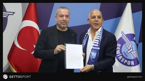 Vincenzo Montella ve Adana Demirspor yönetimi toplantıda teşekkür anı