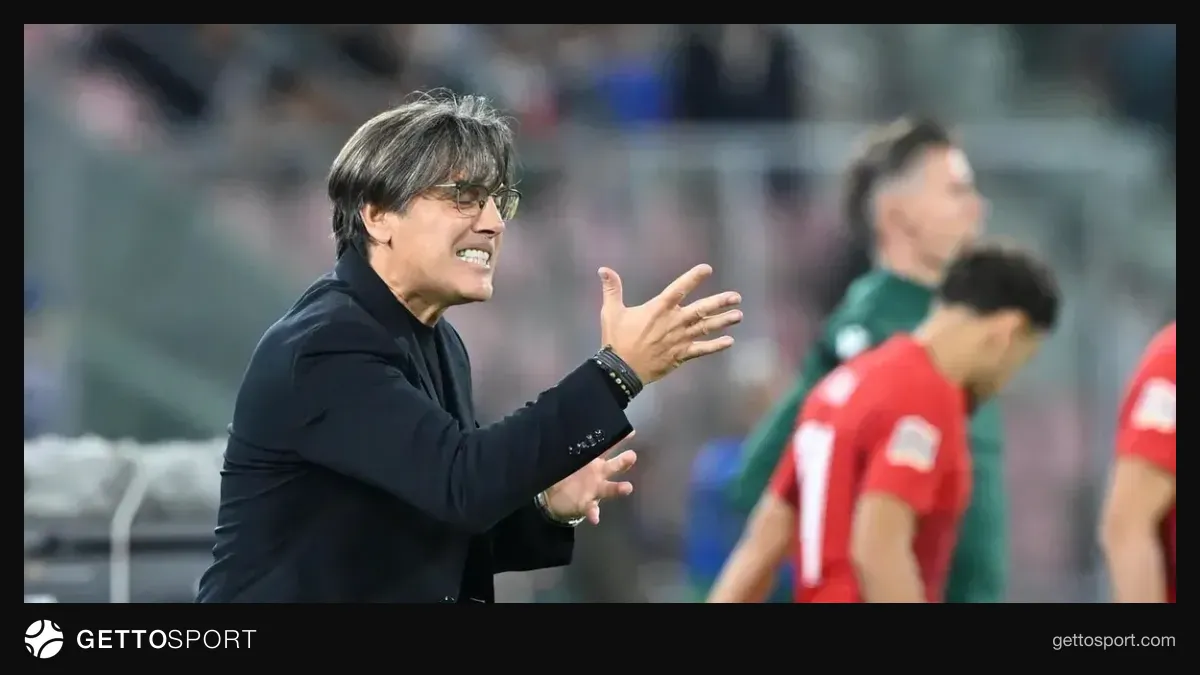 Vincenzo Montella tribünde maç izlerken çekilmiş fotoğrafı