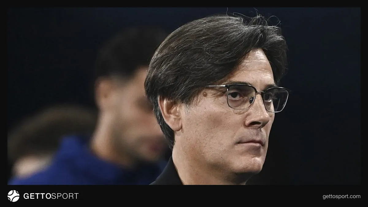 Vincenzo Montella basın toplantısında mikrofon önünde