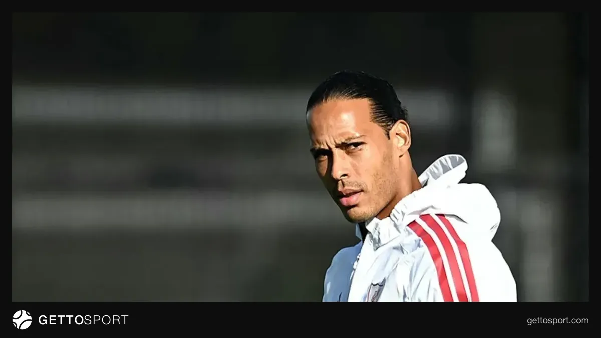 Galatasaray formasıyla stadyum önünde Virgil van Dijk hayali