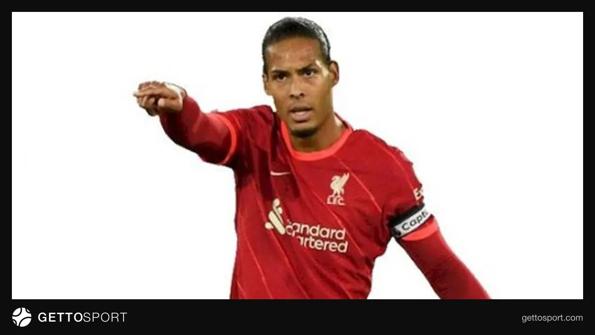 Virgil van Dijk Liverpool forması ilə meydanda