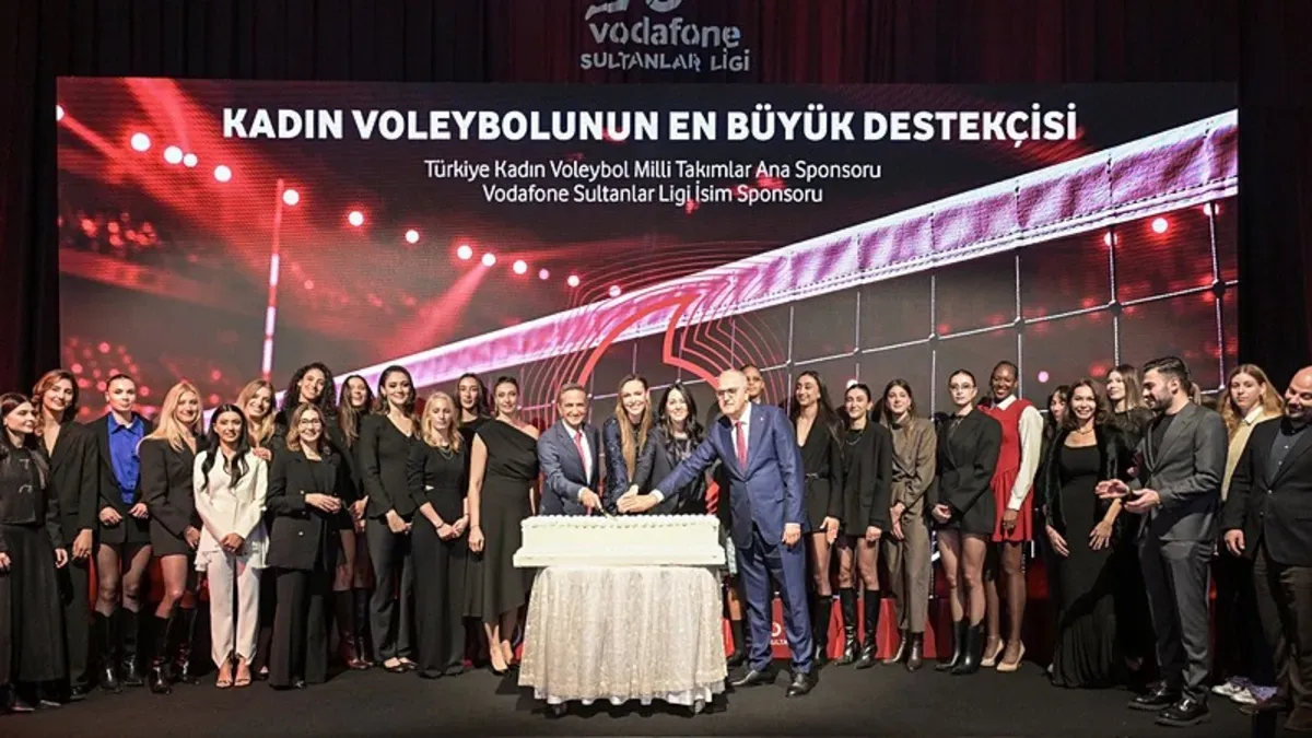 TVF Başkanı Mehmet Akif Üstündağ ve Vodafone Türkiye CEO'su Engin Aksoy duyuru gecesinde