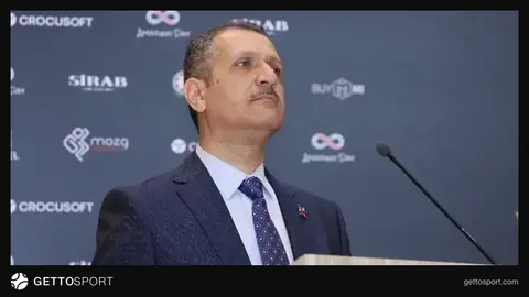 Şahmat lövhəsi və Vüqar Həşimov komandası üzvləri