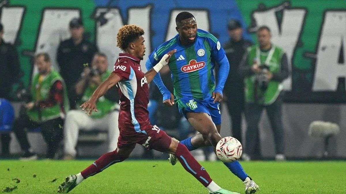 Wagner Pina top sürerken, Rizespor-Trabzonspor maçından hareketli an