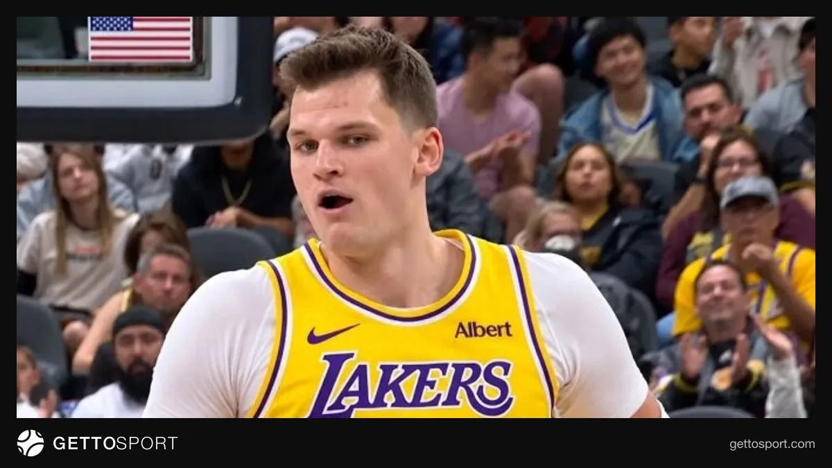 Walker Kessler Lakers formasıyla maç esnasında pota altı mücadelesi