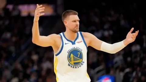 Kristaps Porzingis Warriors formasıyla saha içinde