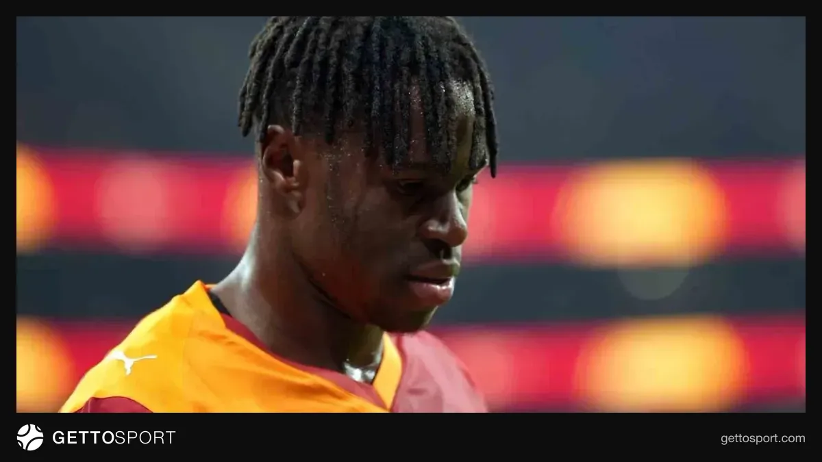 Wilfried Singo antrenmanda sağlık heyeti kontrolünde