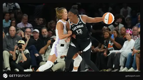Atlanta Dream oyuncuları Hawks salonu önünde hazırlık yaparken