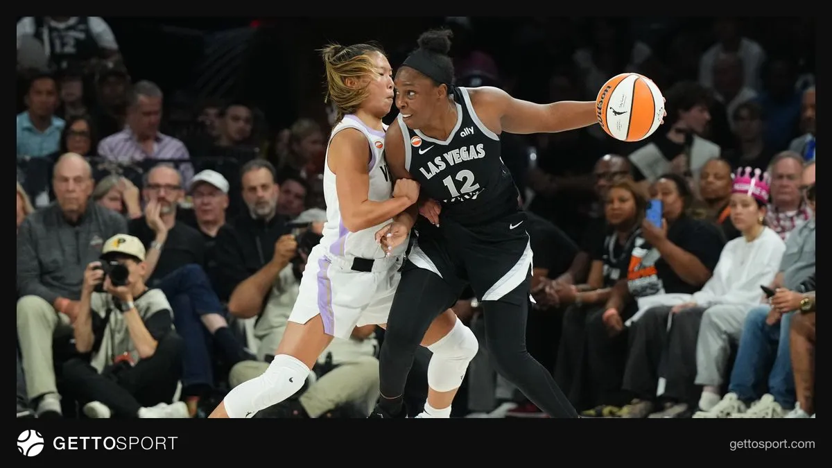Atlanta Dream oyuncuları Hawks salonu önünde hazırlık yaparken