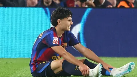 Xavi Espart sakatlık sonrası sağlık ekibiyle birlikte görüntü