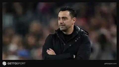Xavi Hernandes oyun zamanı futbolçularla danışır