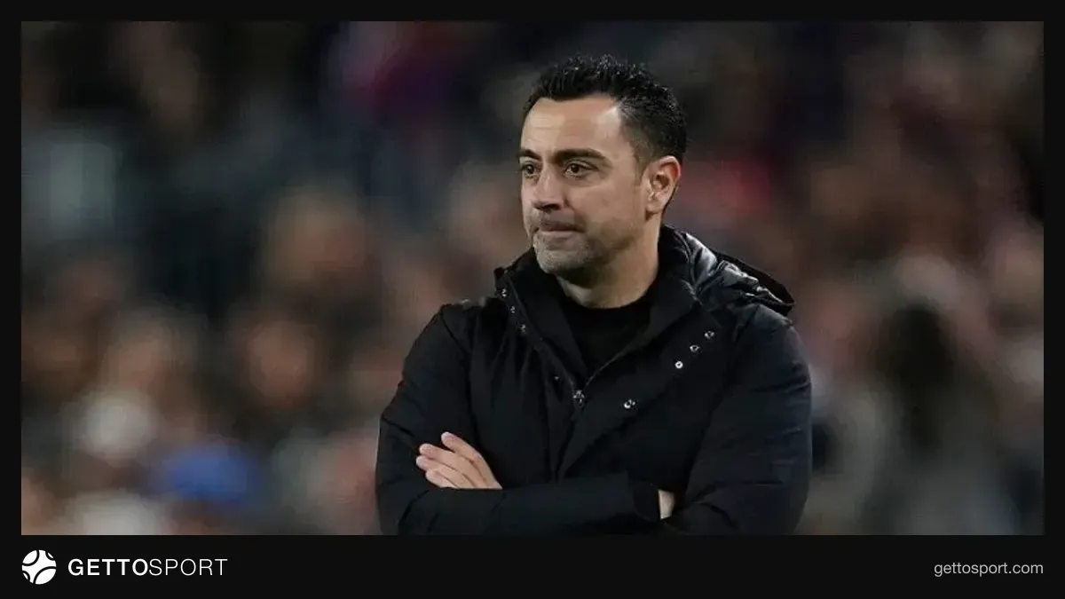 Xavi Hernandes oyun zamanı futbolçularla danışır