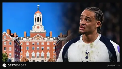 Xavi Simons Harvard kampüsünde yürürken