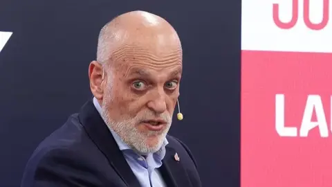 Xavyer Tebas mikrofon qarşısında sosial şəbəkə paylaşımı ilə bağlı açıqlama verir
