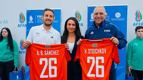 Bakı Olimpiya Stadionunda Xristo Stoiçkov və uşaqlar futbol festivalında
