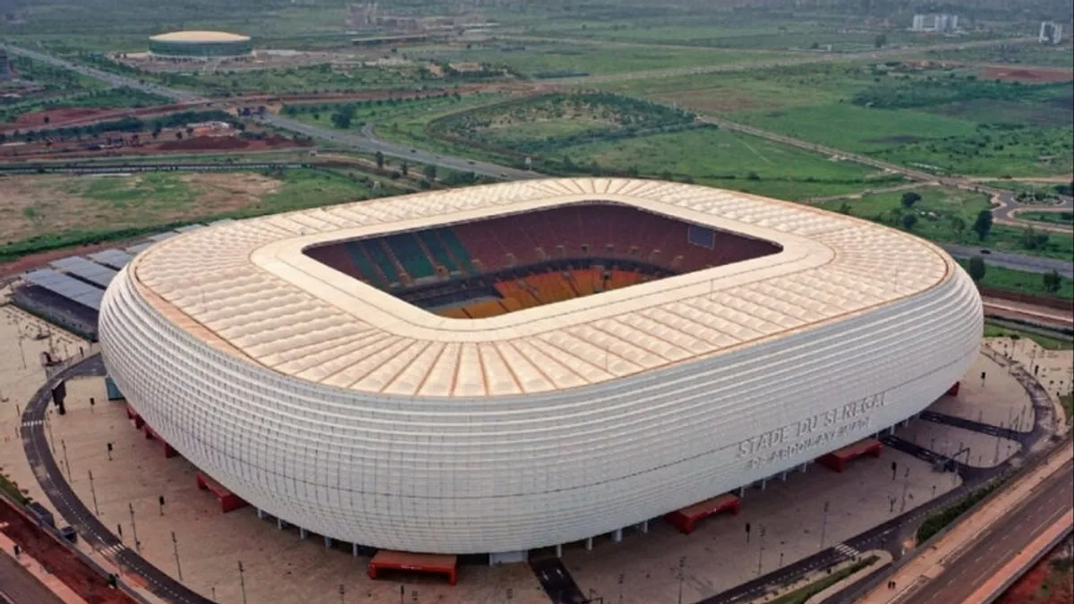 Abdulaye Vade stadionunda açılış mərasimi üçün hazırlıq