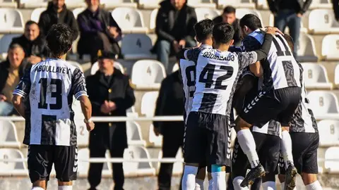 Yevlax oyunçuları Kubok oyunu zamanı sevinir
