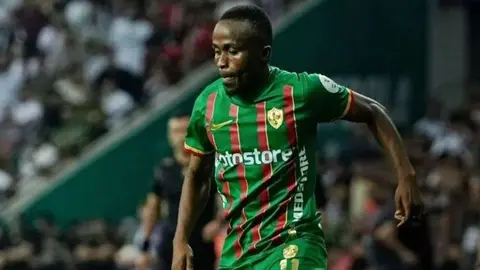 Amedspor formasıyla topla çalışan Yira Sor
