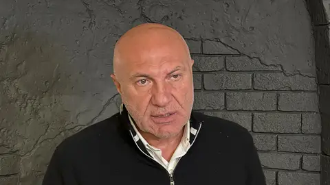 Yüksel Yıldırım konuşma yaparken fotoğrafı
