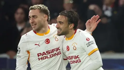 Yunus Akgün qol sevincində Qalatasaray forması ilə
