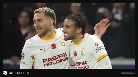 Yunus Akgün qol sevincində Qalatasaray forması ilə