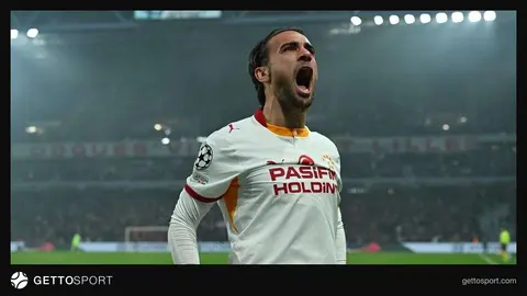Yunus Akgün gol sevinci Lille forması arka planında