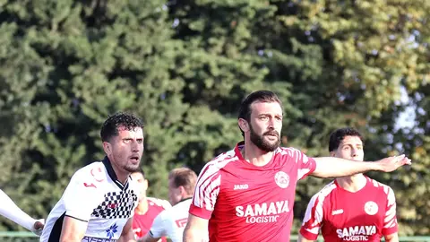 Yuri Maksimov mətbuat konfransında narahat üz ifadəsi ilə