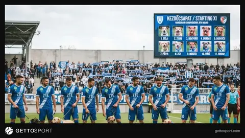 Zalaegerszeg futbolçuları və klub əməkdaşları sığınacaqdan götürülmüş itlərlə stadionda