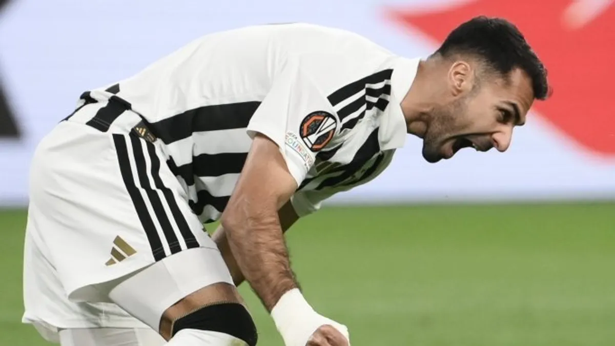 Zeki Çelik sakatlanırken Juventus formasıyla yerde