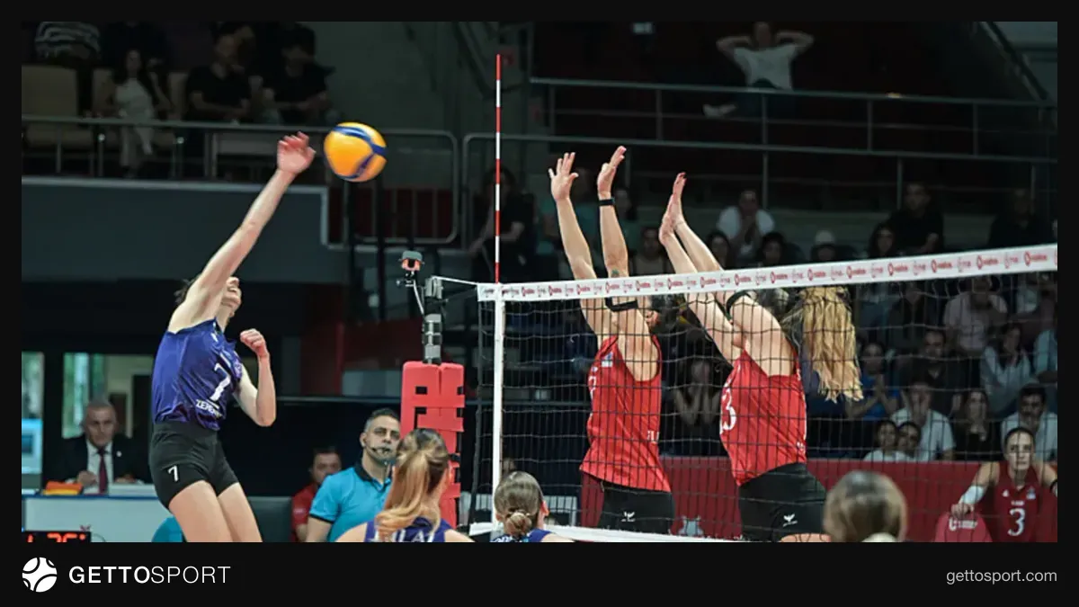 Zerenspor ve İlbank voleybol takımları maç sırasında pota ve file görüntüsü