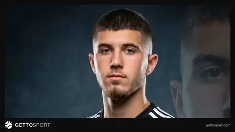 Zədələnmiş futbolçu Səbail forması ilə xəstəxanada