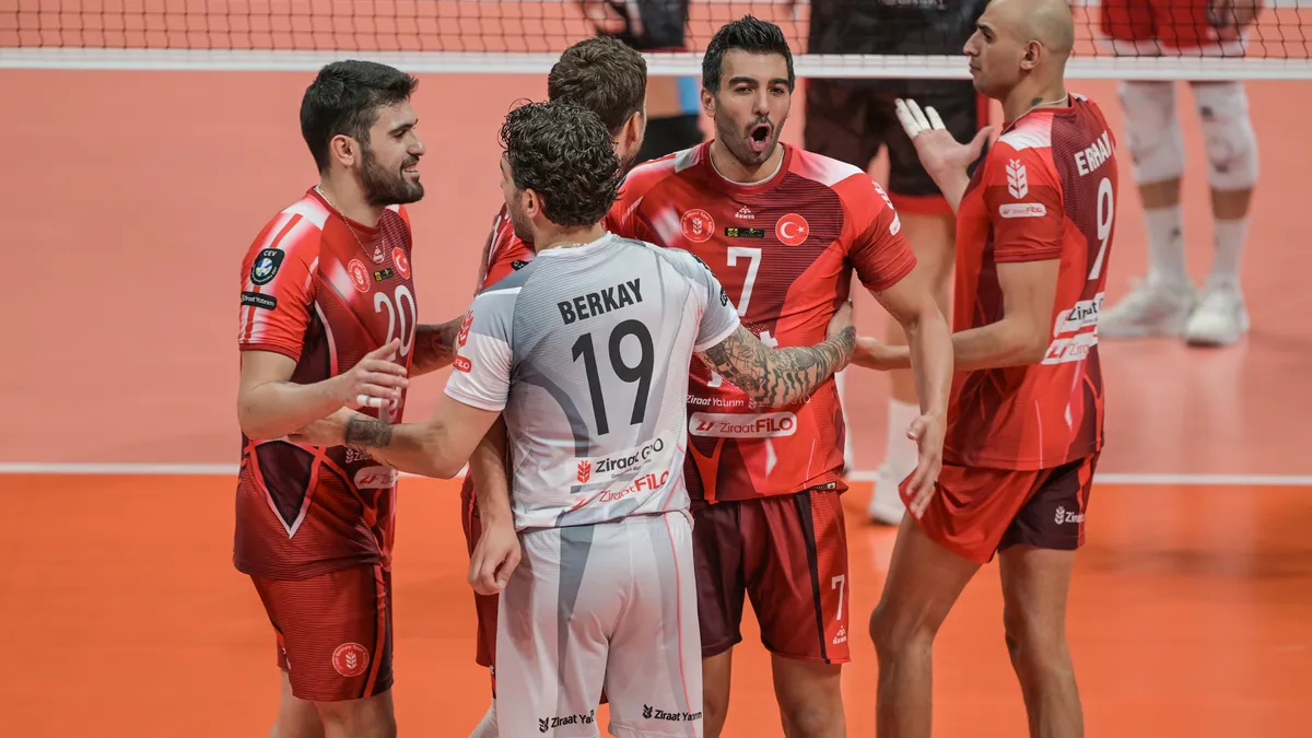 Ziraat Bankkart voleybolcularıyle takım logosu ve maç takvimi ekranı
