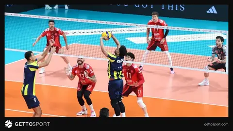 Ziraat Bankkart ve Fenerbahçe Medicana oyuncuları Burhan Felek Vestel salonunda maçta