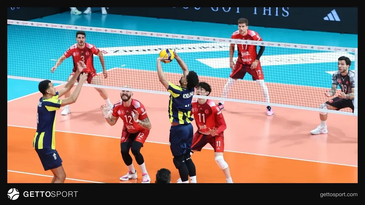 Ziraat Bankkart ve Fenerbahçe Medicana oyuncuları Burhan Felek Vestel salonunda maçta