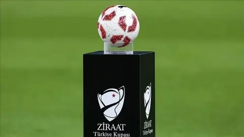 Ziraat Türkiye Kupası maçından futbolcular ve tribünler