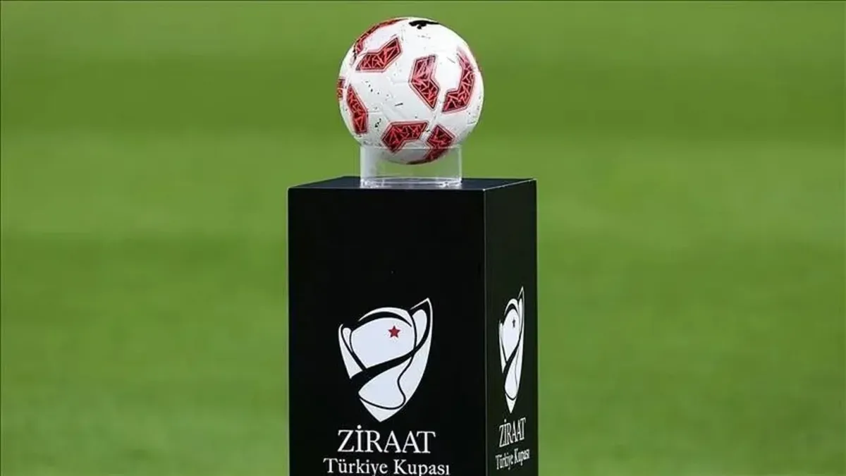 Ziraat Türkiye Kupası maçından futbolcular ve tribünler