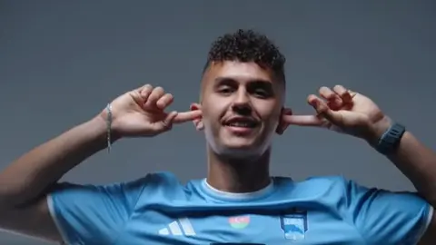 Zirə komandasının futbolçuları məşqdə və ya Şamaxı stadionu
