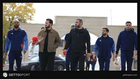 Zirə klubunun nümayəndələri Gəncə Şəhidlər xiyabanında